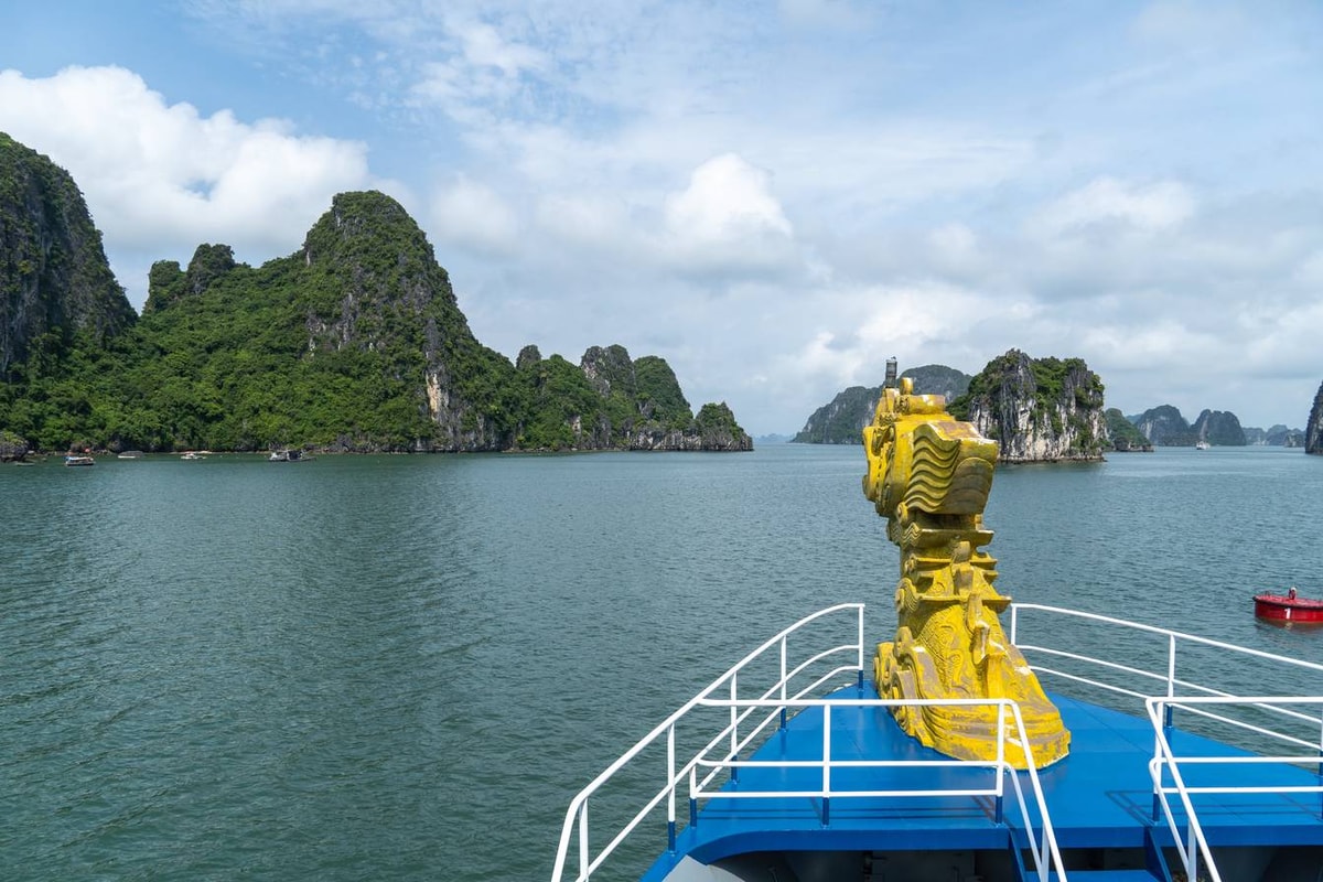 Vietnam_Ha_Long_Bay-17.jpg
