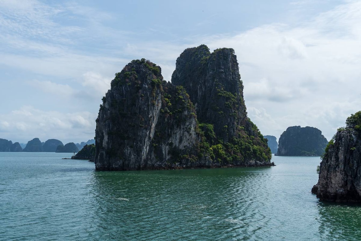 Vietnam_Ha_Long_Bay-19.jpg